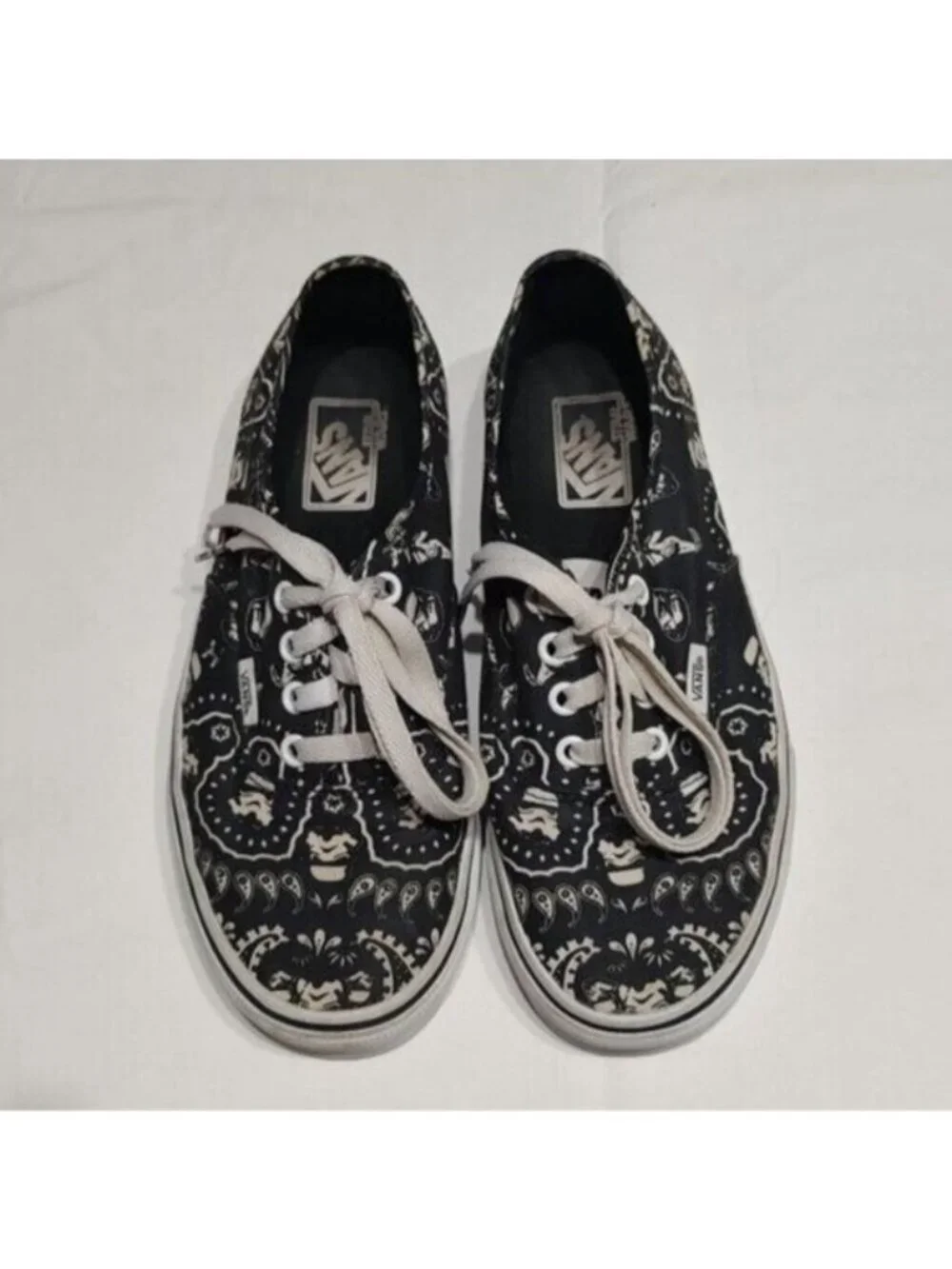 Vans x Star Wars Stormtrooper Bandana Print Low Top Sneakers M 6, W 7.5
